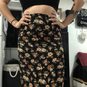 Long flowery skirt 💐